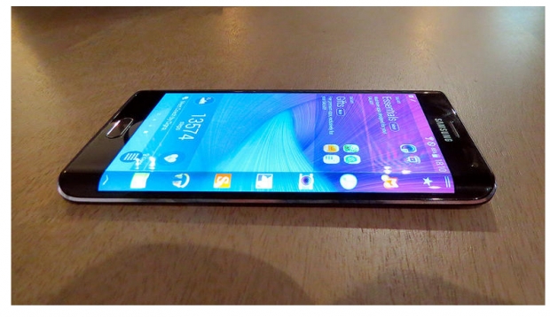 ยืนนยันแล้ว Samsung Galaxy S6 ที่มีจอด้านข้างเครื่องจะมีชื่อทางการว่า Galaxy S Edge