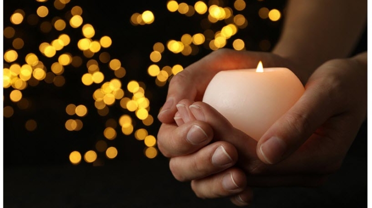 เทคนิคและวิธีการติดริบบิ้นไว้อาลัยที่ถูกต้อง