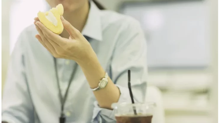 10 เทคนิคลดหิว-กินจุบจิบ เพื่อ “ลดน้ำหนัก” อย่างได้ผล