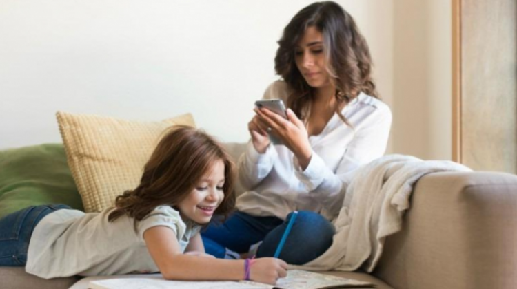 สมาร์ทโฟนมีผลทำให้ความสัมพันธ์ระหว่างพ่อแม่ และลูกลดลง