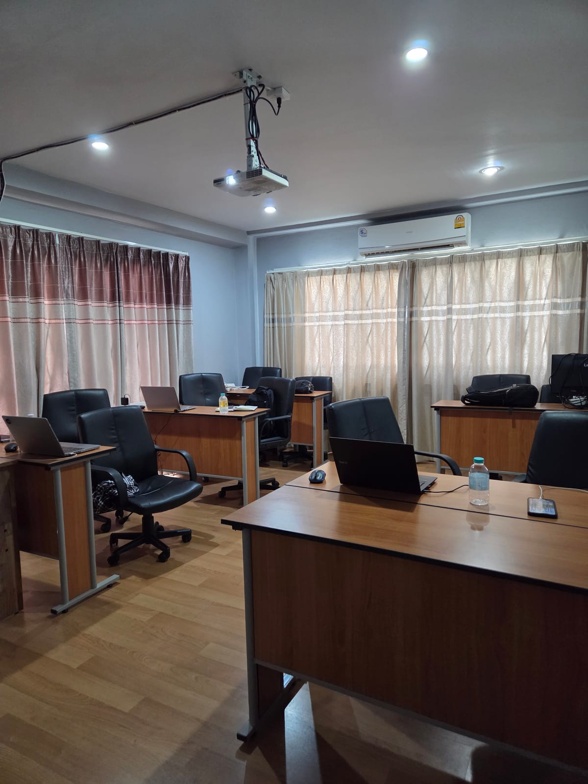 ห้องอบรมที่สำนักงานลาดพร้าววังหิน ก่อนเริ่มคลาส