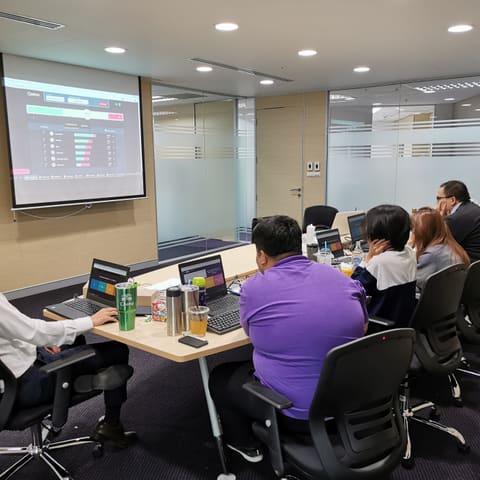 อบรมกลุ่มเล็กในห้องประชุมขององค์กร